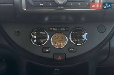 Хэтчбек Nissan Note 2006 в 