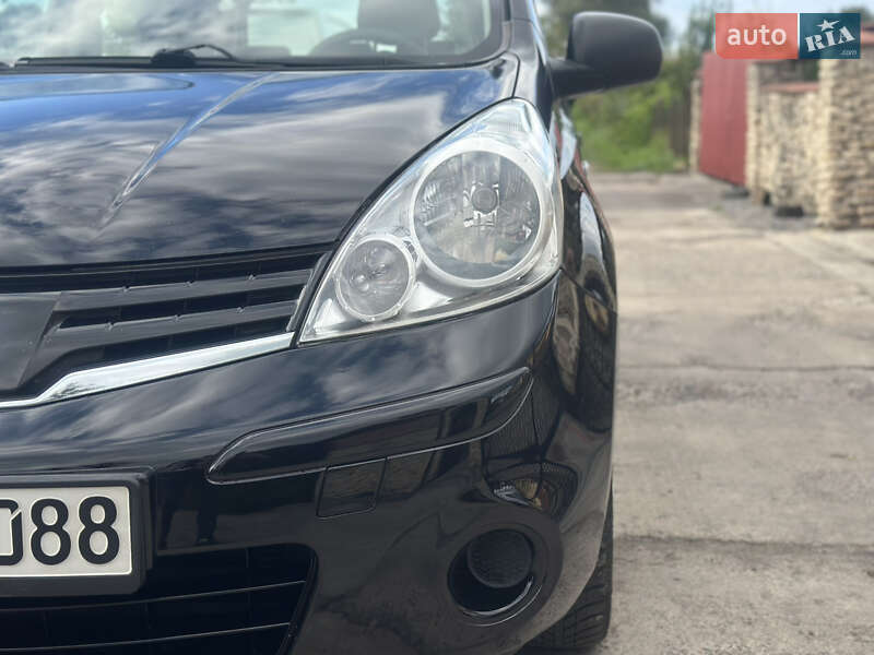 Хэтчбек Nissan Note 2009 в Дубно