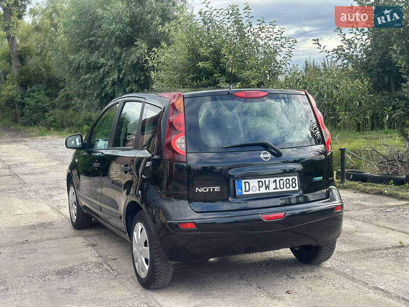 Хэтчбек Nissan Note 2009 в Дубно