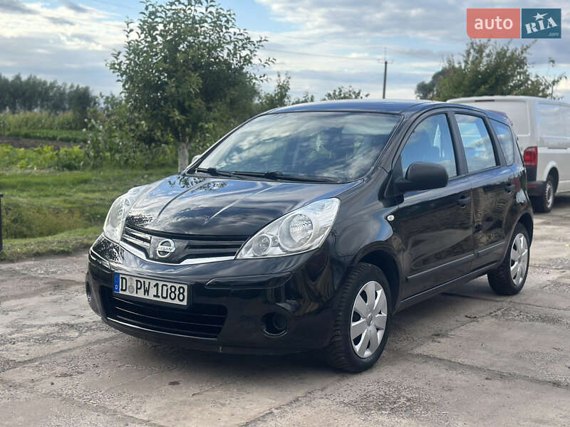 Хэтчбек Nissan Note 2009 в Дубно