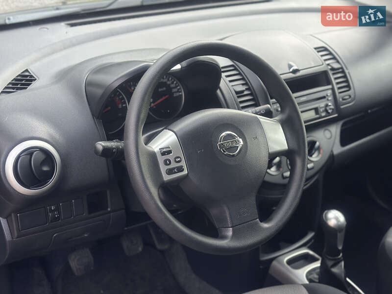 Хэтчбек Nissan Note 2009 в Дубно
