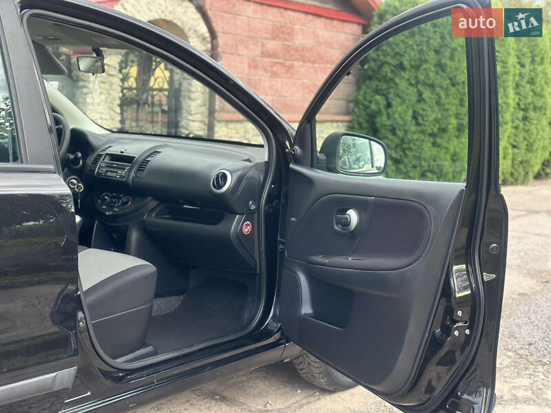Хэтчбек Nissan Note 2009 в Дубно
