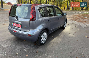 Хэтчбек Nissan Note 2010 в 