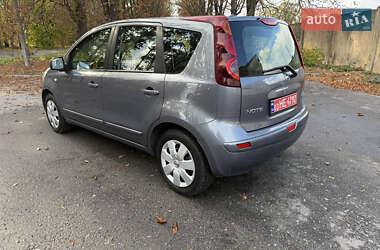 Хэтчбек Nissan Note 2010 в 