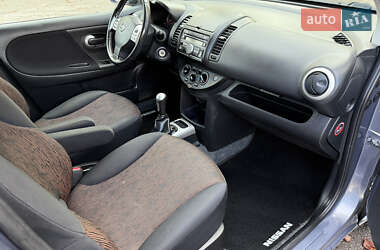 Хэтчбек Nissan Note 2010 в 