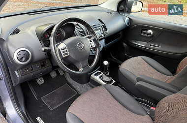 Хэтчбек Nissan Note 2010 в 