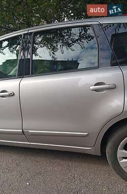 Хэтчбек Nissan Note 2013 в 