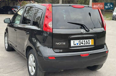 Хэтчбек Nissan Note 2006 в 