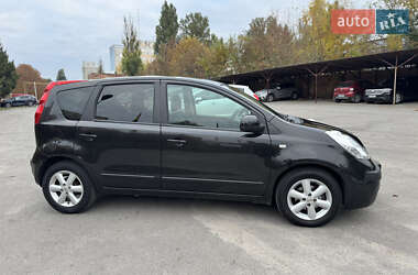 Хэтчбек Nissan Note 2006 в 