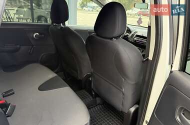 Хэтчбек Nissan Note 2012 в 