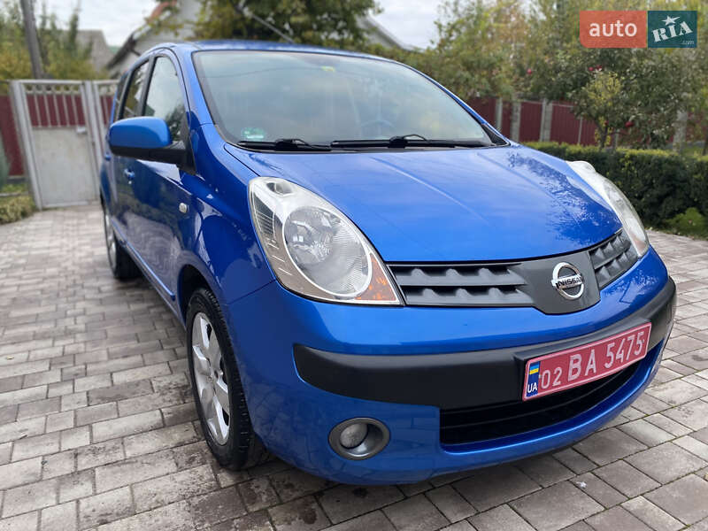 Хэтчбек Nissan Note 2007 в 