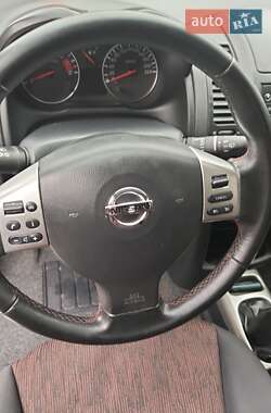 Хэтчбек Nissan Note 2009 в 