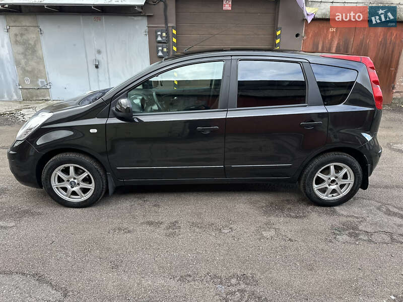 Хэтчбек Nissan Note 2006 в Киеве