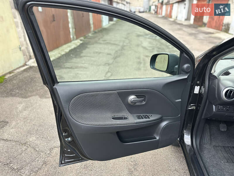 Хэтчбек Nissan Note 2006 в Киеве