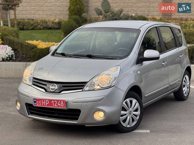 Хэтчбек Nissan Note 2010 в 