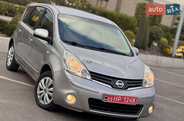 Хэтчбек Nissan Note 2010 в 