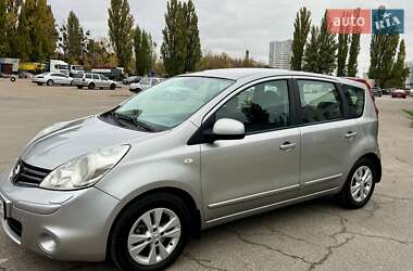 Хэтчбек Nissan Note 2010 в 