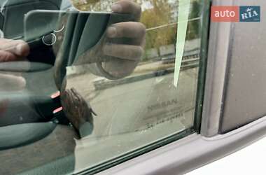 Хэтчбек Nissan Note 2010 в 
