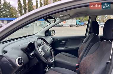 Хэтчбек Nissan Note 2010 в 
