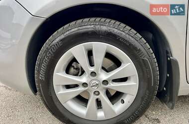 Хэтчбек Nissan Note 2010 в 