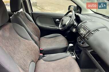 Хэтчбек Nissan Note 2010 в 