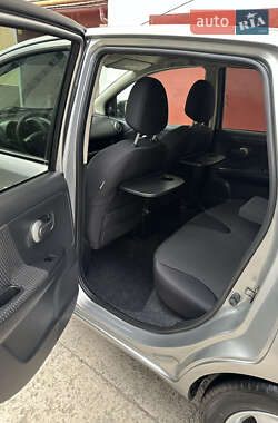 Хэтчбек Nissan Note 2006 в 