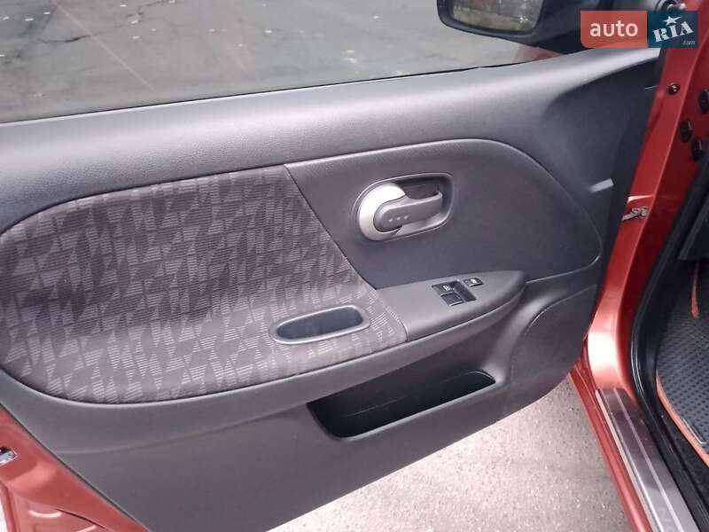 Хетчбек Nissan Note 2006 в Києві фото 5 Хетчбек Nissan Note 2006 в Києві