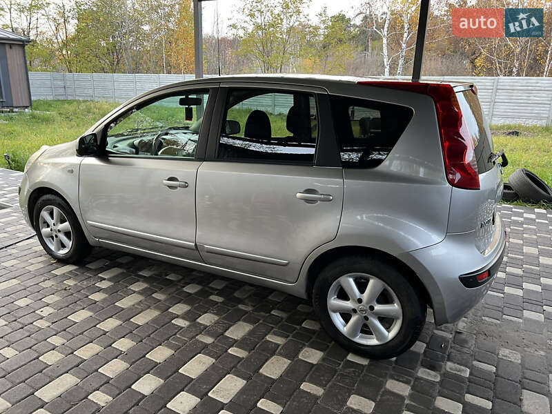 Хэтчбек Nissan Note 2006 в Буче