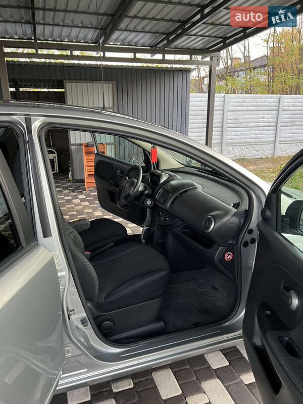 Хэтчбек Nissan Note 2006 в Буче