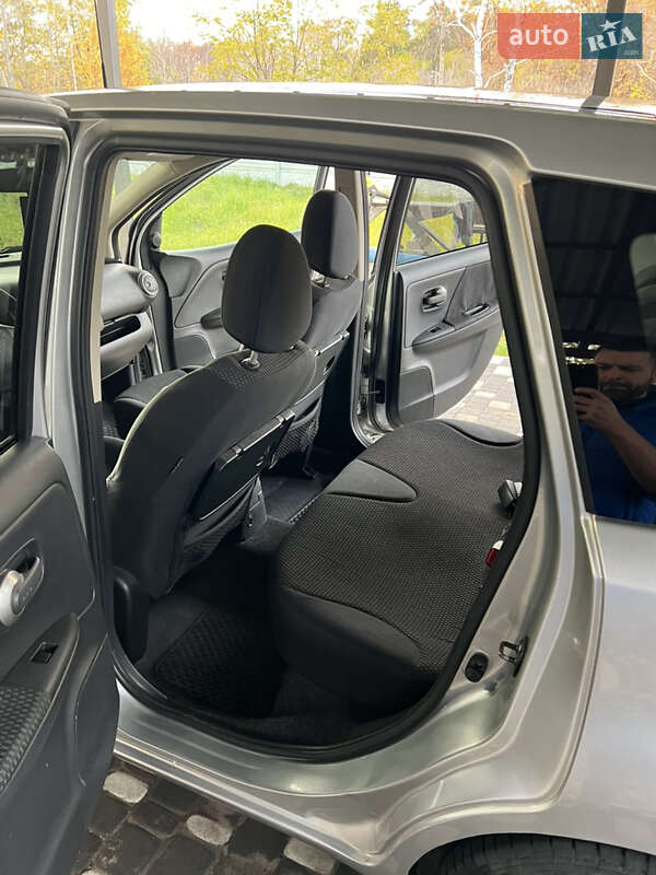 Хэтчбек Nissan Note 2006 в Буче