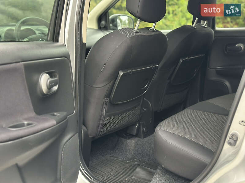 Хэтчбек Nissan Note 2006 в Староконстантинове