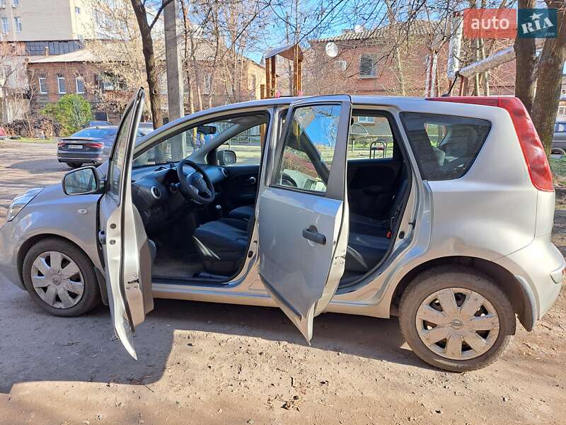 Хэтчбек Nissan Note 2011 в Запорожье
