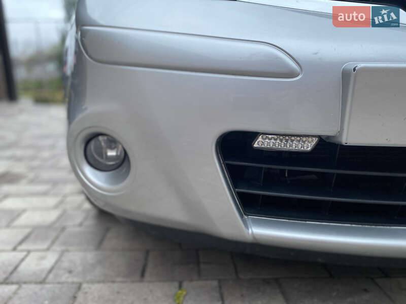 Хэтчбек Nissan Note 2010 в Виннице