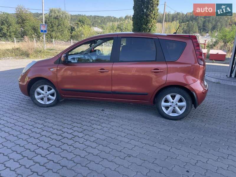 Хэтчбек Nissan Note 2008 в Могилев-Подольске