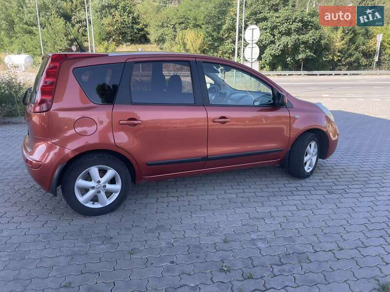 Хэтчбек Nissan Note 2008 в Могилев-Подольске