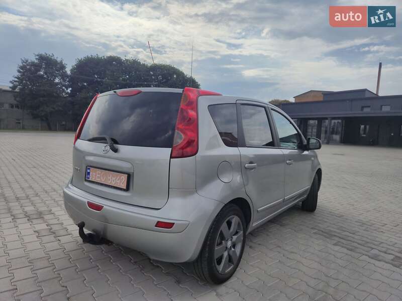 Хэтчбек Nissan Note 2008 в Киеве