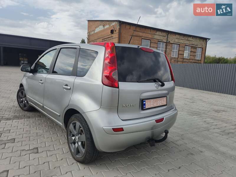 Хэтчбек Nissan Note 2008 в Киеве