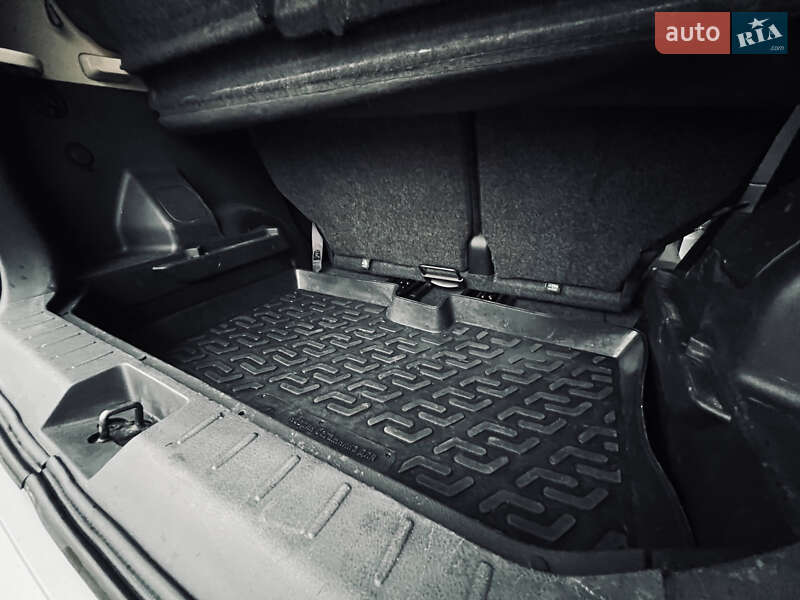 Хетчбек Nissan Note 2008 в Житомирі