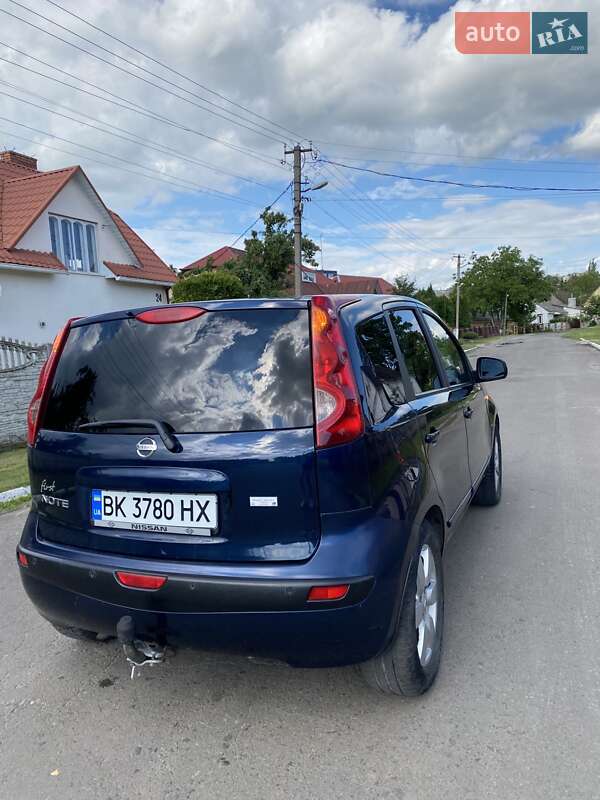 Хэтчбек Nissan Note 2006 в Дубно