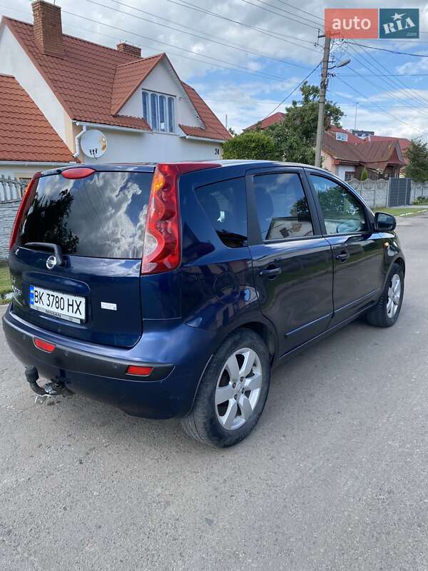 Хэтчбек Nissan Note 2006 в Дубно