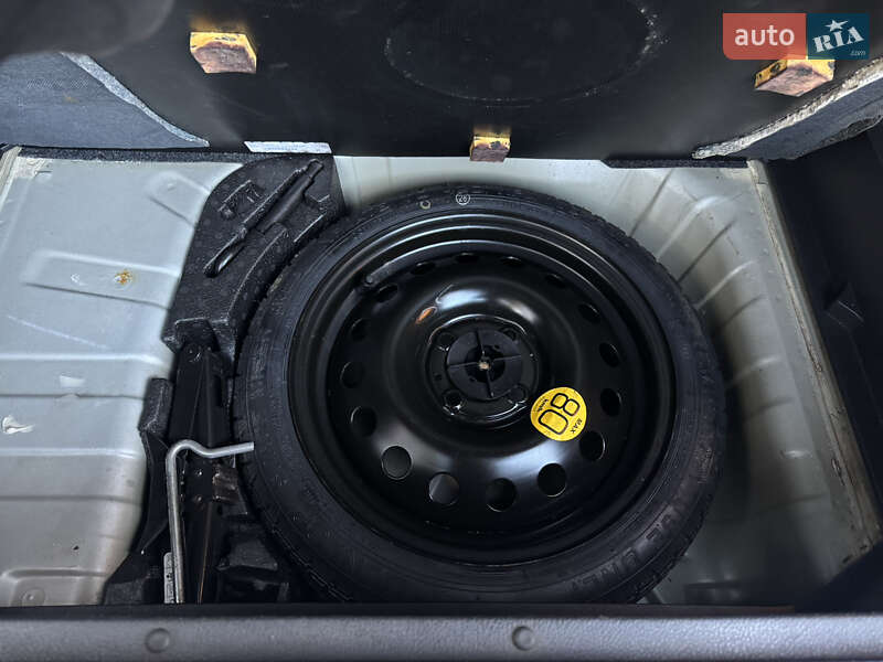 Хэтчбек Nissan Note 2007 в Умани