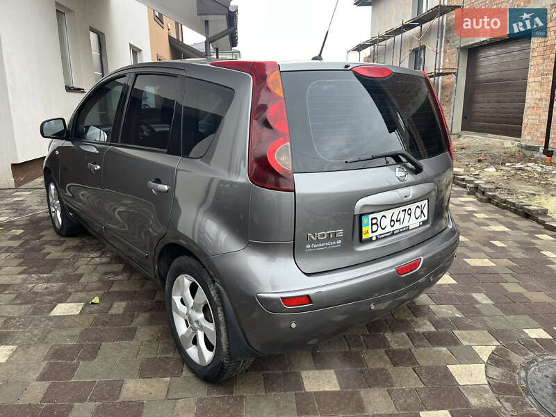 Хэтчбек Nissan Note 2011 в Львове