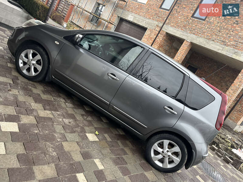 Хэтчбек Nissan Note 2011 в Львове