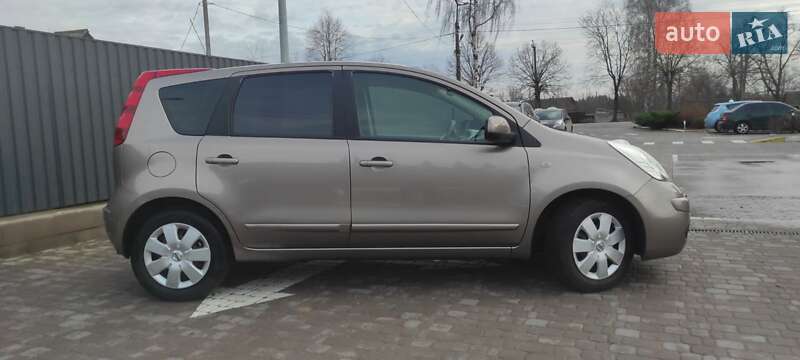 Хэтчбек Nissan Note 2008 в Коростене
