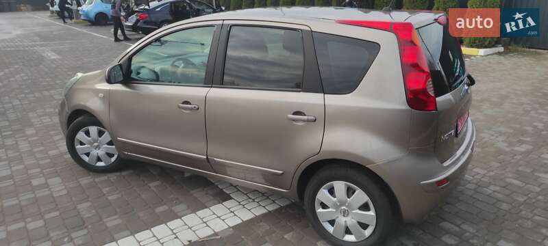 Хэтчбек Nissan Note 2008 в Коростене