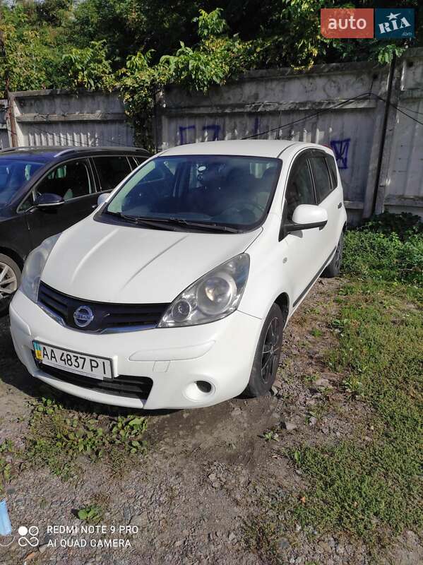 Хетчбек Nissan Note 2013 в Києві фото 5 Хетчбек Nissan Note 2013 в Києві