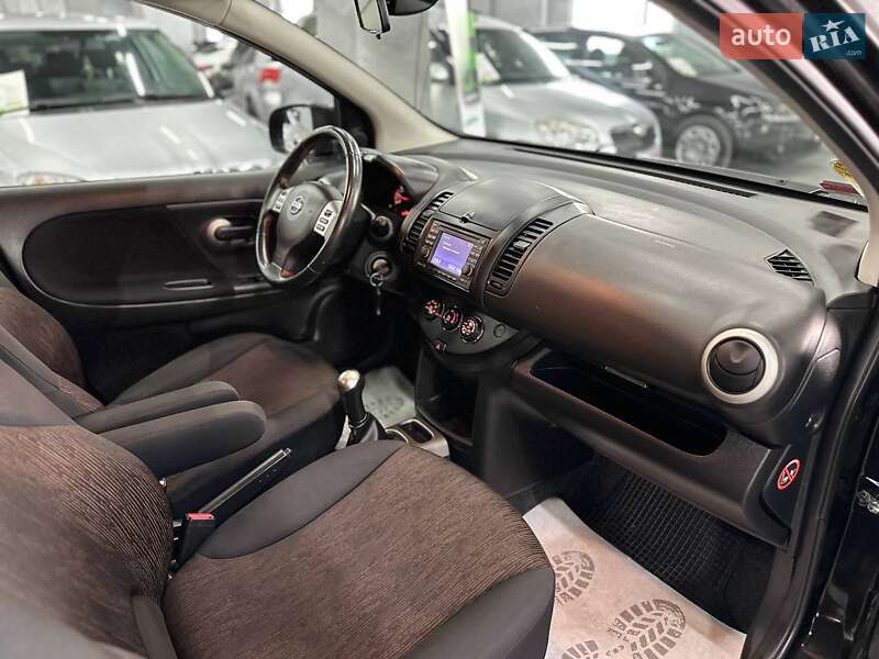 Хэтчбек Nissan Note 2010 в Каменском