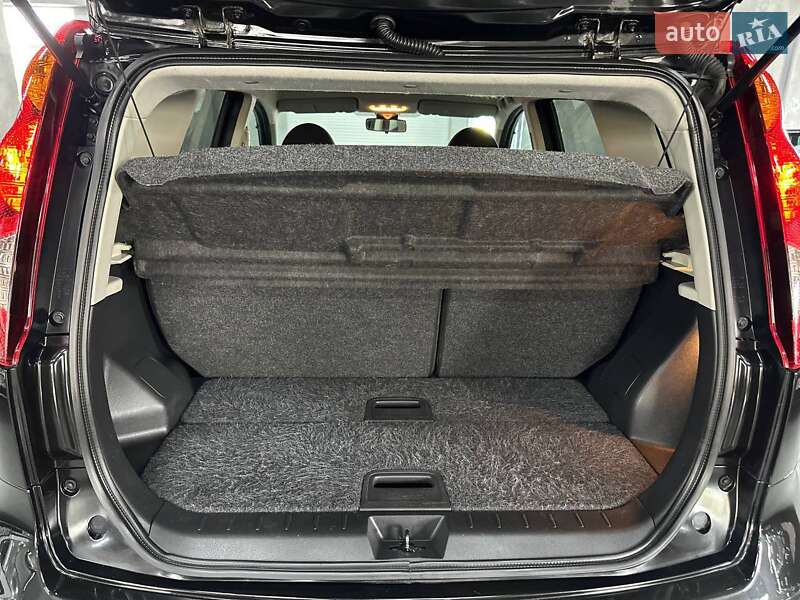 Хэтчбек Nissan Note 2010 в Каменском