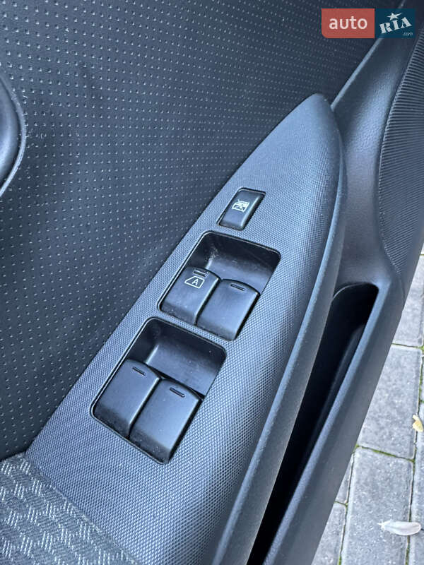 Хэтчбек Nissan Note 2006 в Полтаве