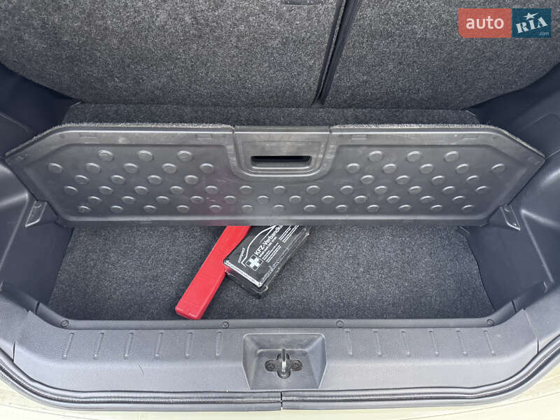 Хэтчбек Nissan Note 2009 в Полтаве